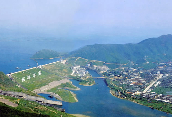 柘林電站粘土心墻大壩全景
